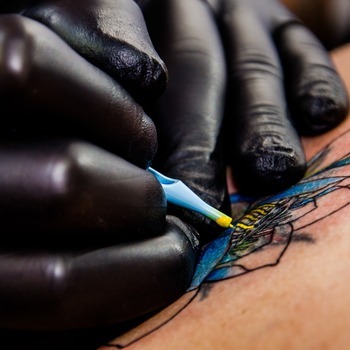 Le métier de tatoueur se complexifie